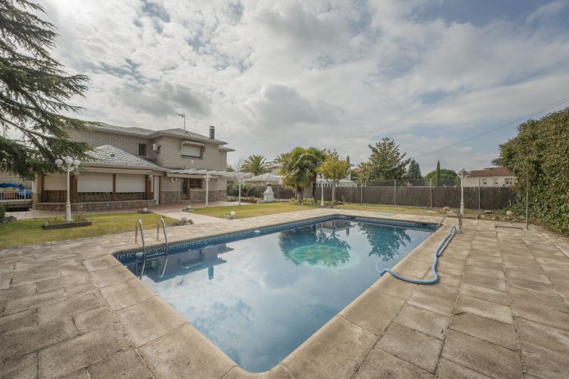 Best Pool Safety Contractors in Branson, MO